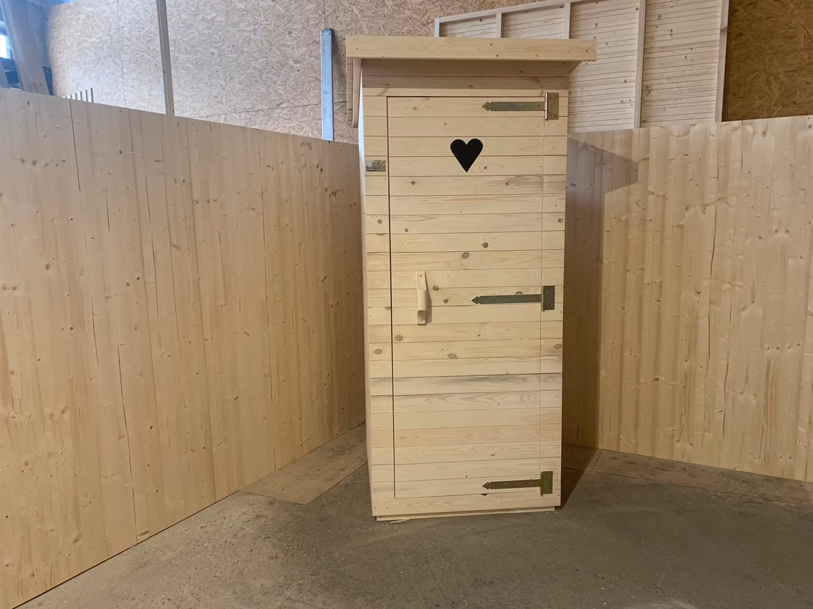 Latryna drewniana - bez powłoki (kadibudka)