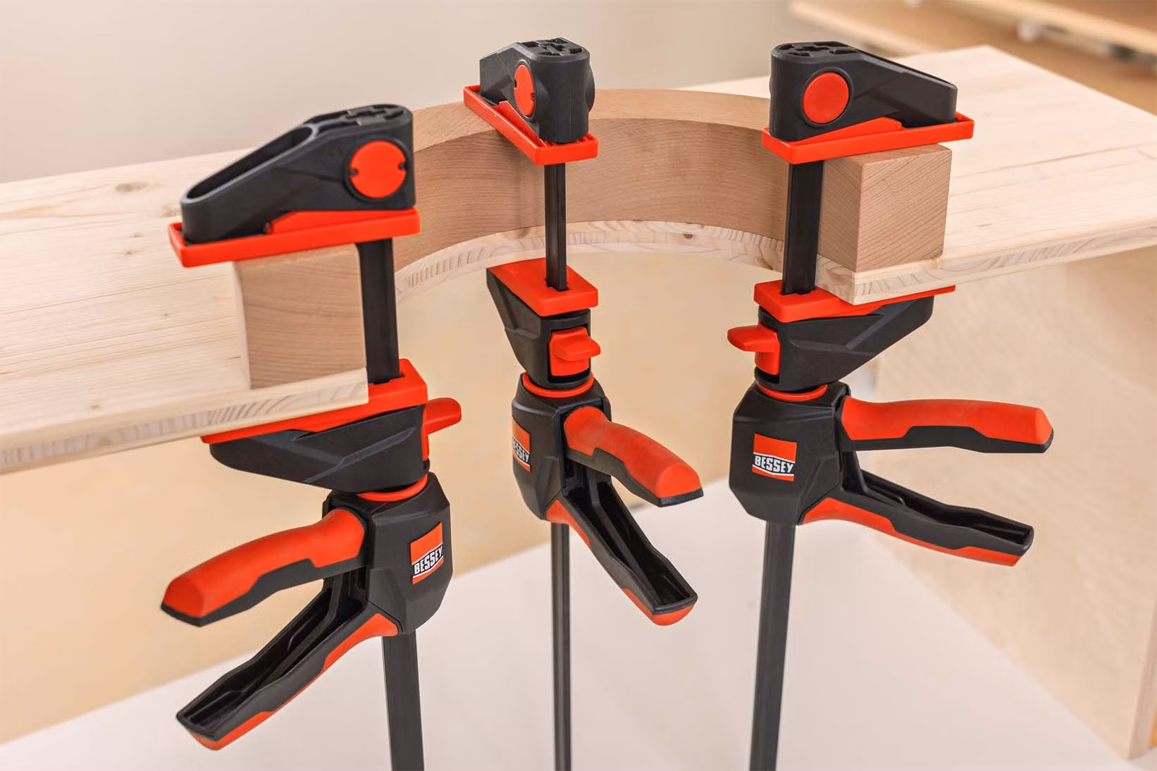 BESSEY - Jednoručná svorka s otočnou rukoväťou EZ360 600/80