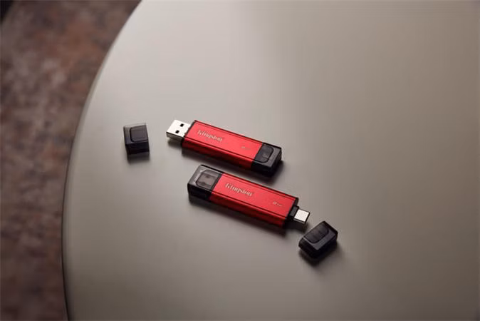 Kingston Flash SSD 2TB  Dual USB-A/C Portable, Up to 1050MB/s USB 3.2 Gen 2
