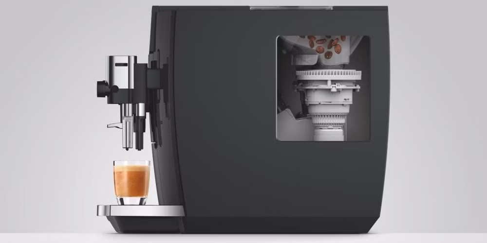 JURA E8 Piano Black automatický kávovar, 27 nápojů, Hot/Light Brew, Sweet Foam, P.A.G.2, One-Touch