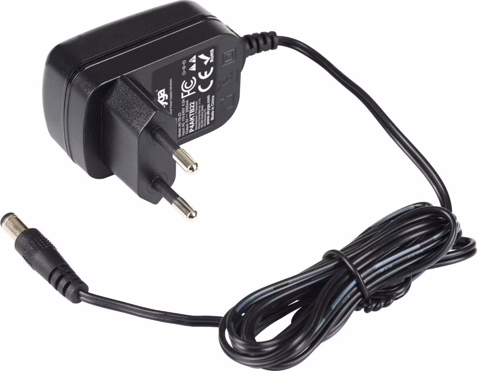 TRX Akyga AK-TB-22/ univerzální nabíječka/ 110-240V/ 5V/ 10W/ 5.5 x 2.1mm konektor
