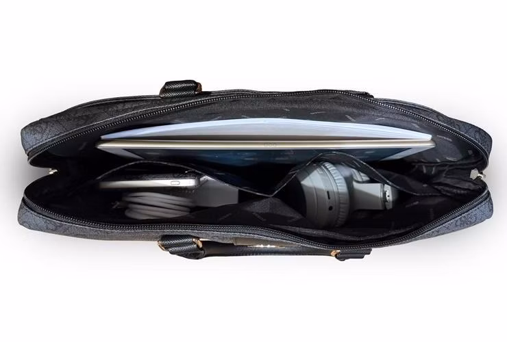 Guess PU 4G Stripe Metal Logo Taška na MacBook 14" čierna