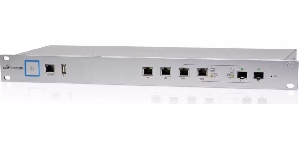 Ubiquiti USG-PRO-4 - UniFi Security Gateway PRO, 2x LAN, 2x Combo WAN, napájecí kabel