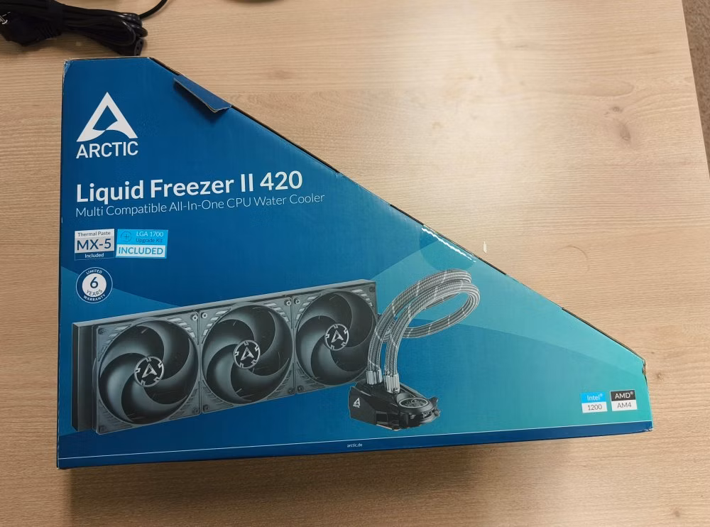 OPRAVENÉ - ARCTIC Liquid Freezer II 420 vodní chladič CPU / 420mm radiátor / 3x 140mm P14 PWM ventilátory