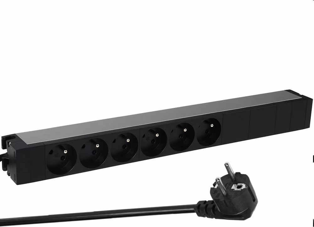 Legrand   napájecí blok PDU do racku 6x 230V  1U