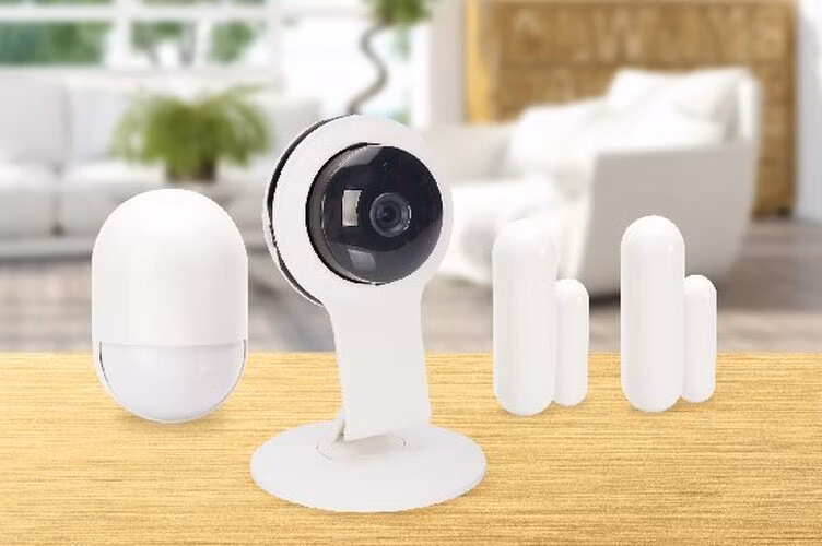 ednet.smart home Startovací bezpečnostní kit obsahující 1x HD720p vnitřní kamera, 1x pohybový senzor a 2x dotykové senzory, bílá