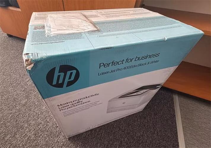 HP LaserJet Pro 4002dw Printer - poškozená krabice