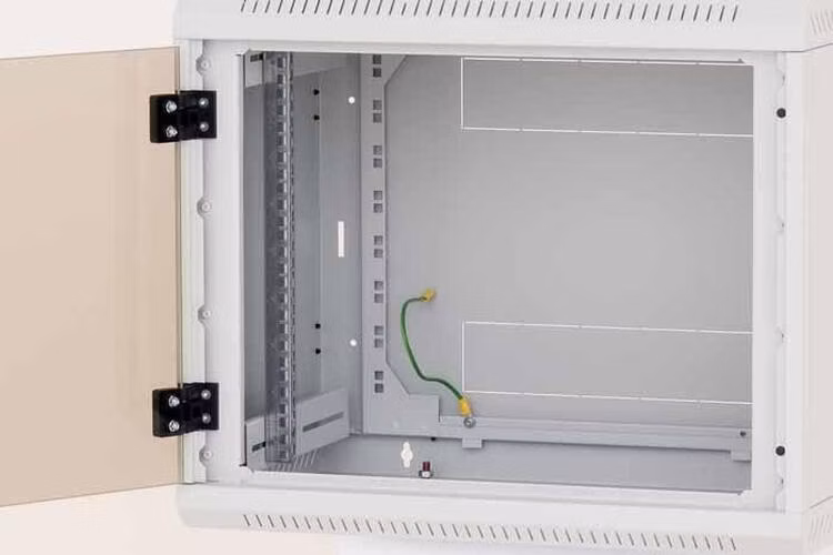 Nástenný rack jednodielny 12U (š)600x(h)495 perf.dvere