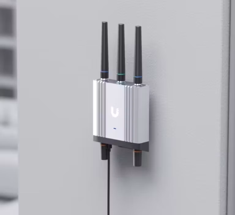 UBNT UMR - Industrial Mobile Router-rozbaleno