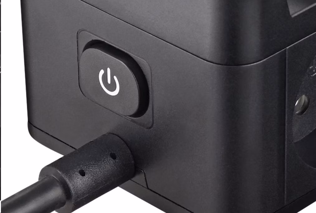 Viking síťový adaptér YC23H, 2x 230 V, 1x USB-A, 2x USB-C, dotykové světlo, funkce stojánku, černá