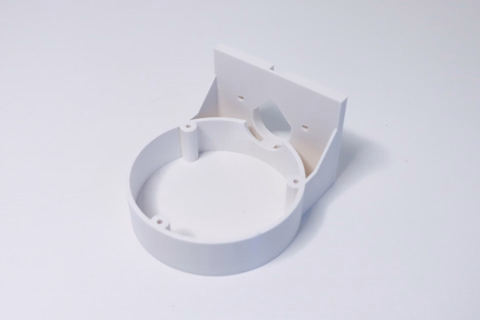 TP-LINK držák s kabelovou krytkou pro kamery VIGI C220/C230/C240/C250 na stěnu, bílý