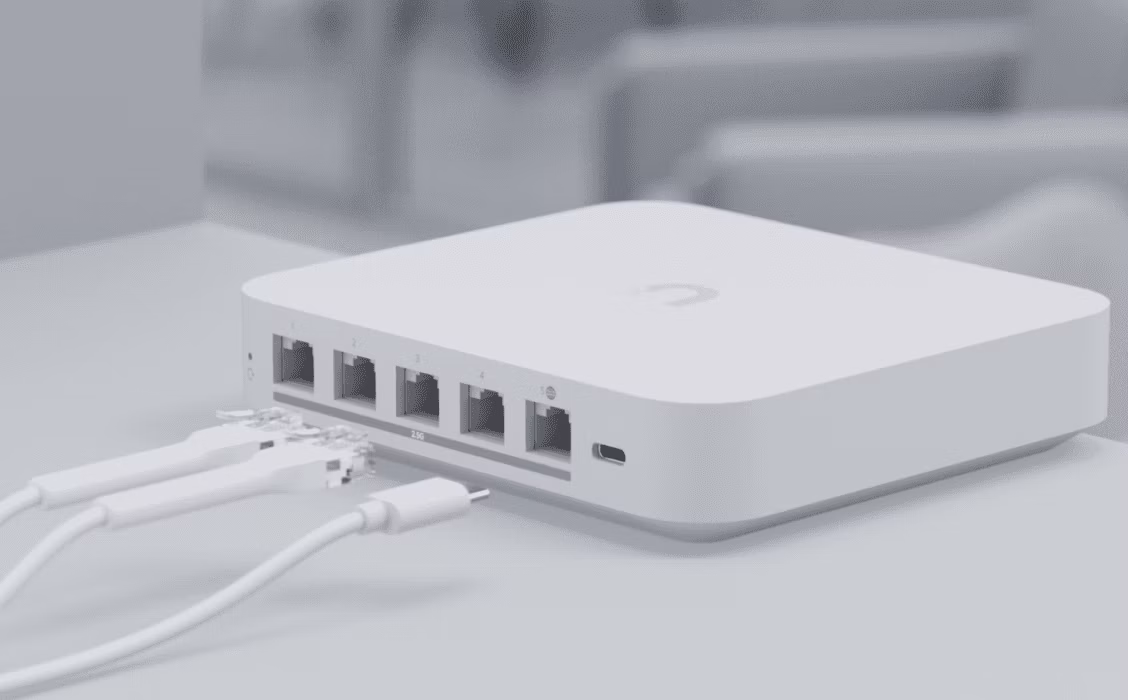Ubiquiti UniFi Gateway Max  2,5Gbps porty (UniFi gateway s podporou IPS/IDS)