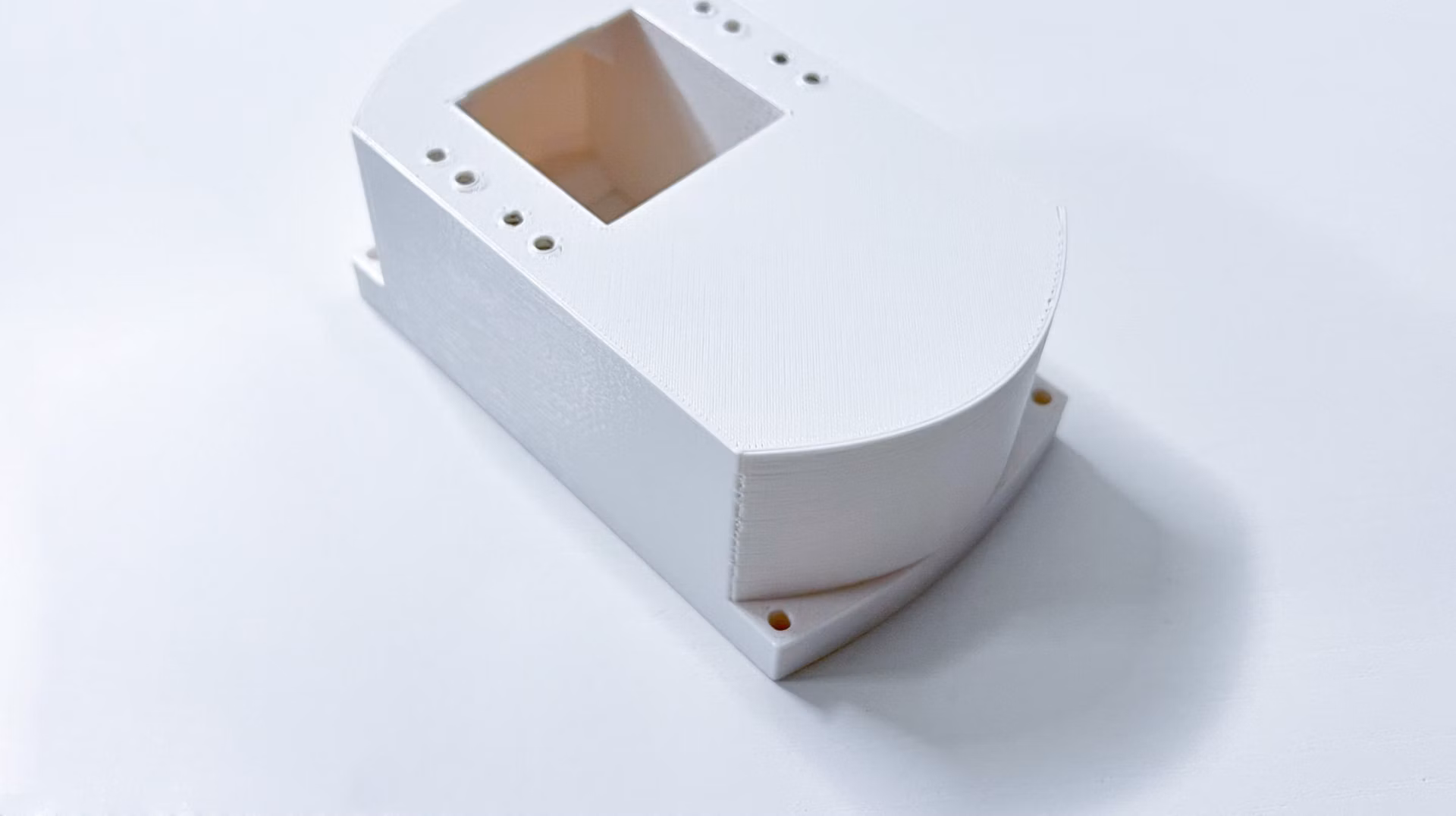 TP-LINK držák s kabelovou krytkou pro kamery VIGI C540 na stěnu a strop, bílý
