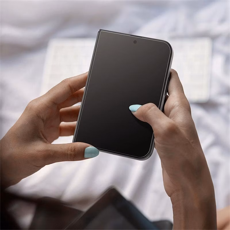 Spigen ochranné sklo GLAS.tR EZ Fit PRO HD pre iPhone Duo - Clear