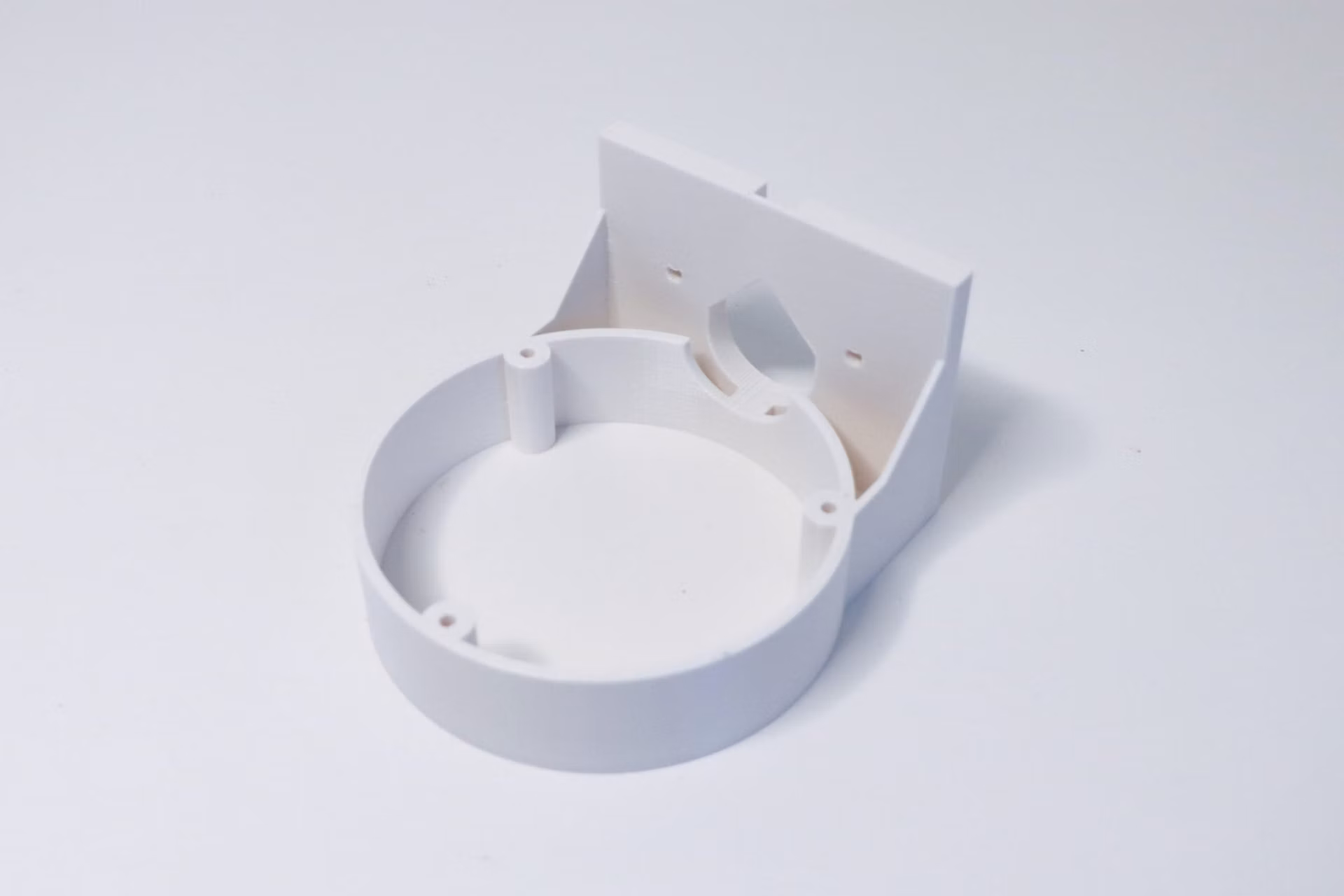 TP-LINK držák s kabelovou krytkou pro kamery VIGI C220/C230/C240/C250 na stěnu, bílý