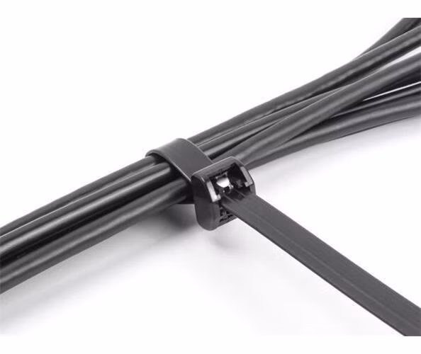Delock Stahovací páska s kovovým poutkem, D 343 x Š 12,7 mm, 10 kusů, černý