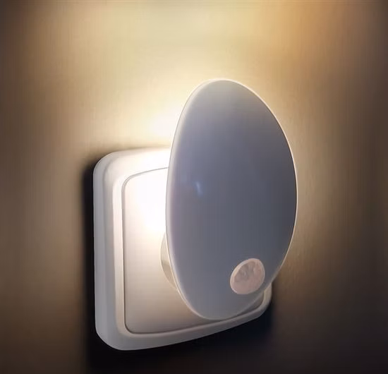 Solight Nočné LED svetielko s pohybovým a svetelným sensorom 0,7W, 3000K, 230V