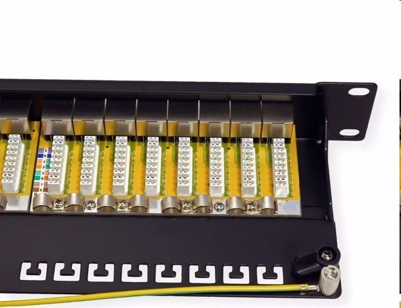 OEM patch panel 24port Cat6A, STP, blok Krone LSA+, vyväz. lišta, 1U čierny