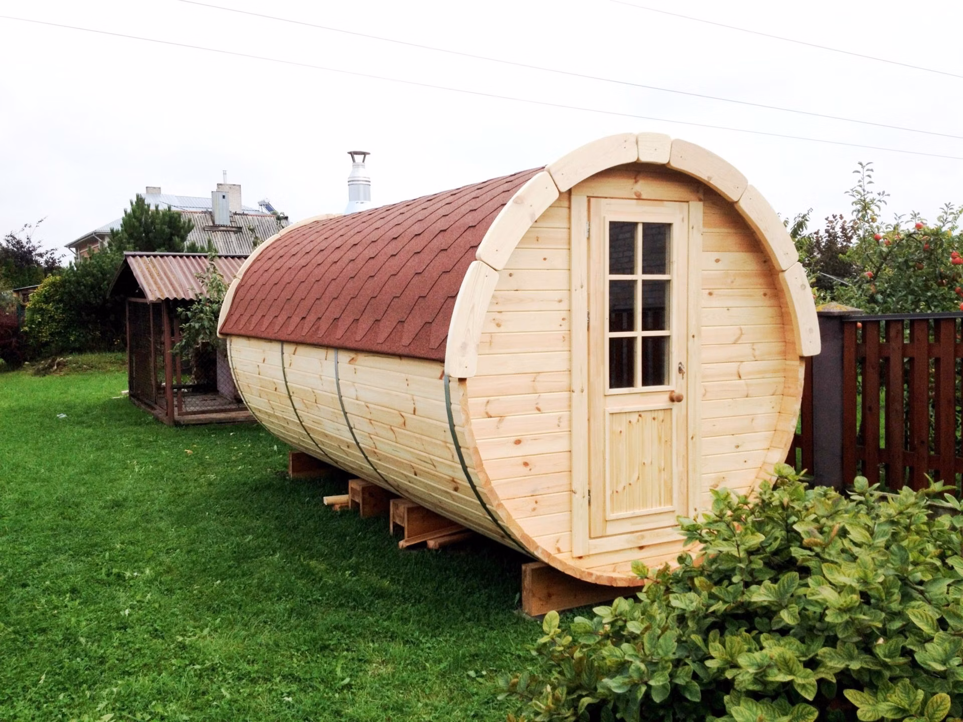 Saunafass 4,5m Ø 1,97m mit Umkleidekabine