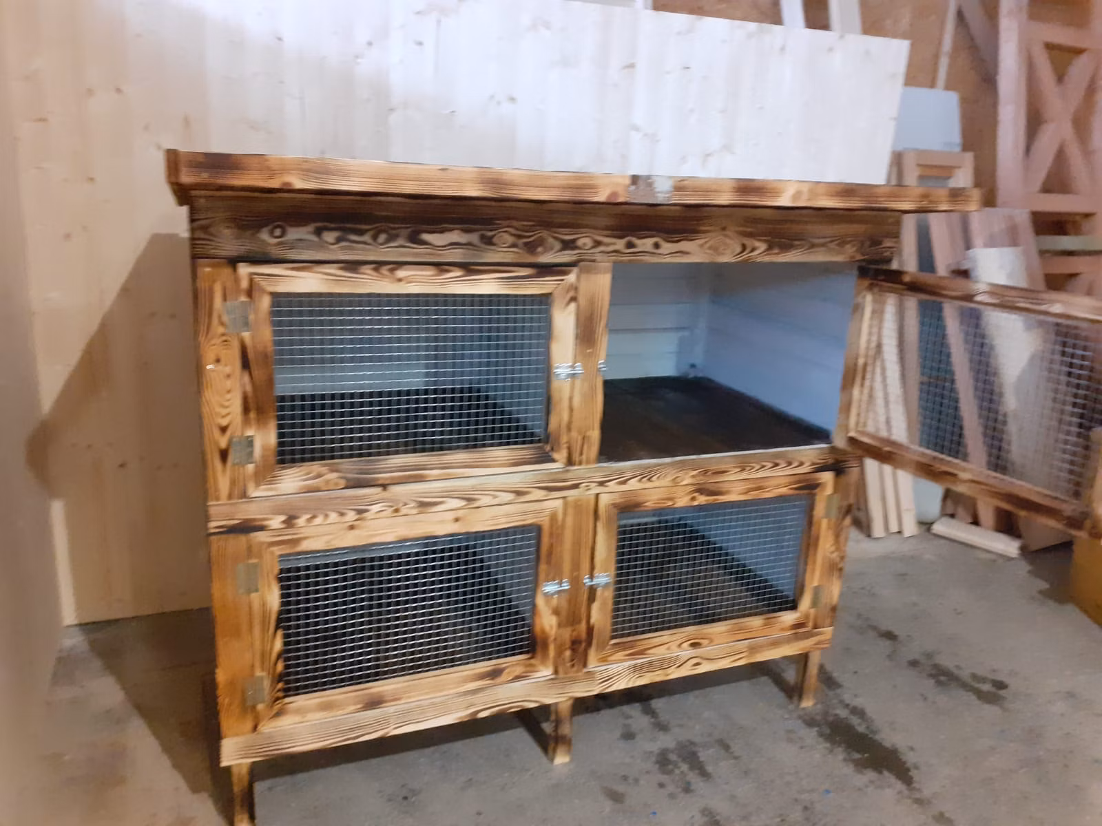 Fából készült nyúlkunyhó, emeletes, 4 karám, nyúlól