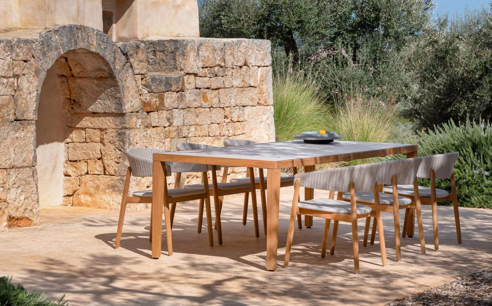 Mona dinign chair 