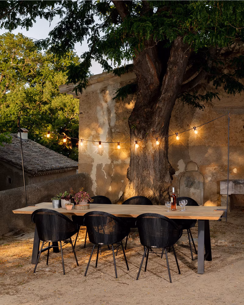 Matteo dining table
