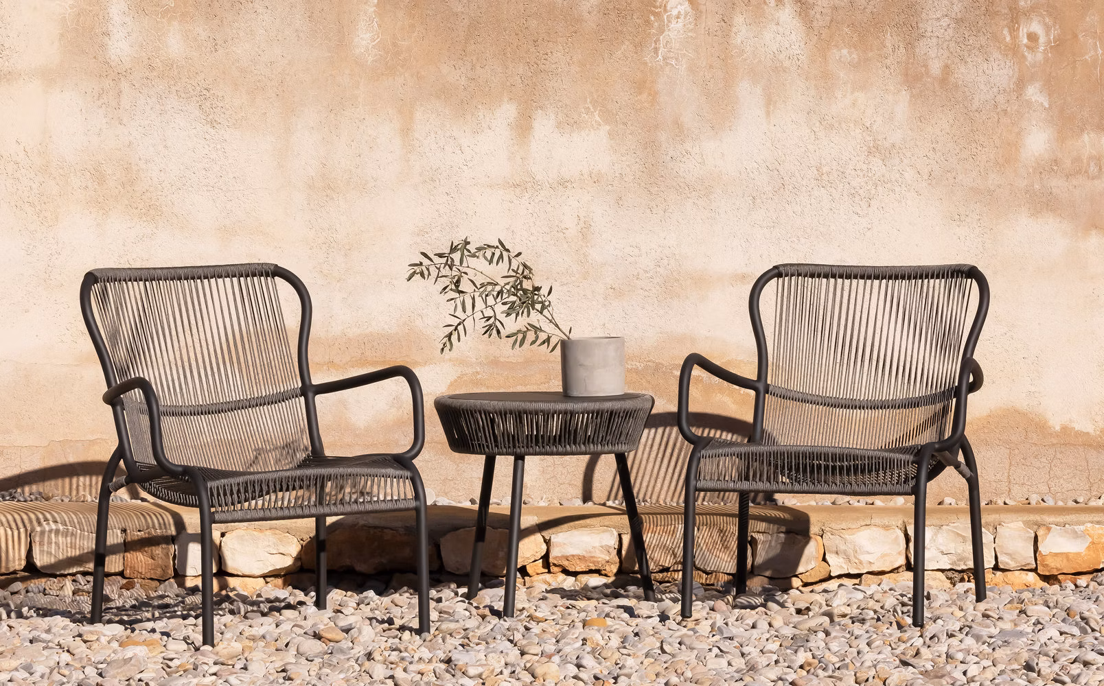 Loop lounge chair