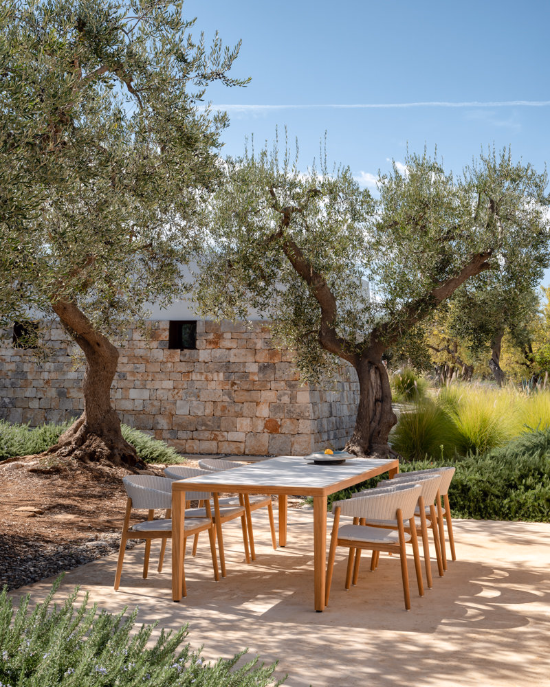 Volta dining table