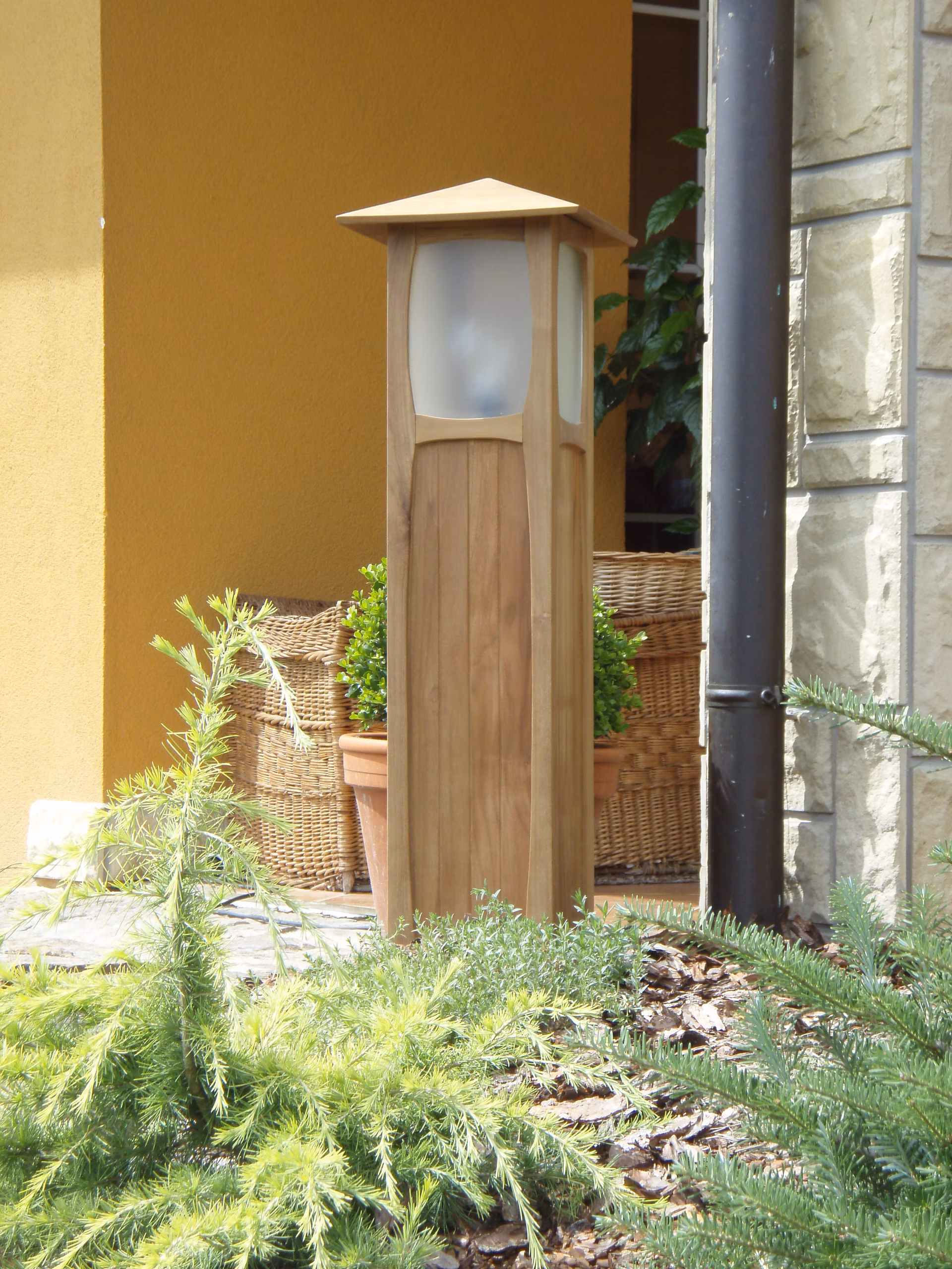 Záhraní lampa LUCIO II
