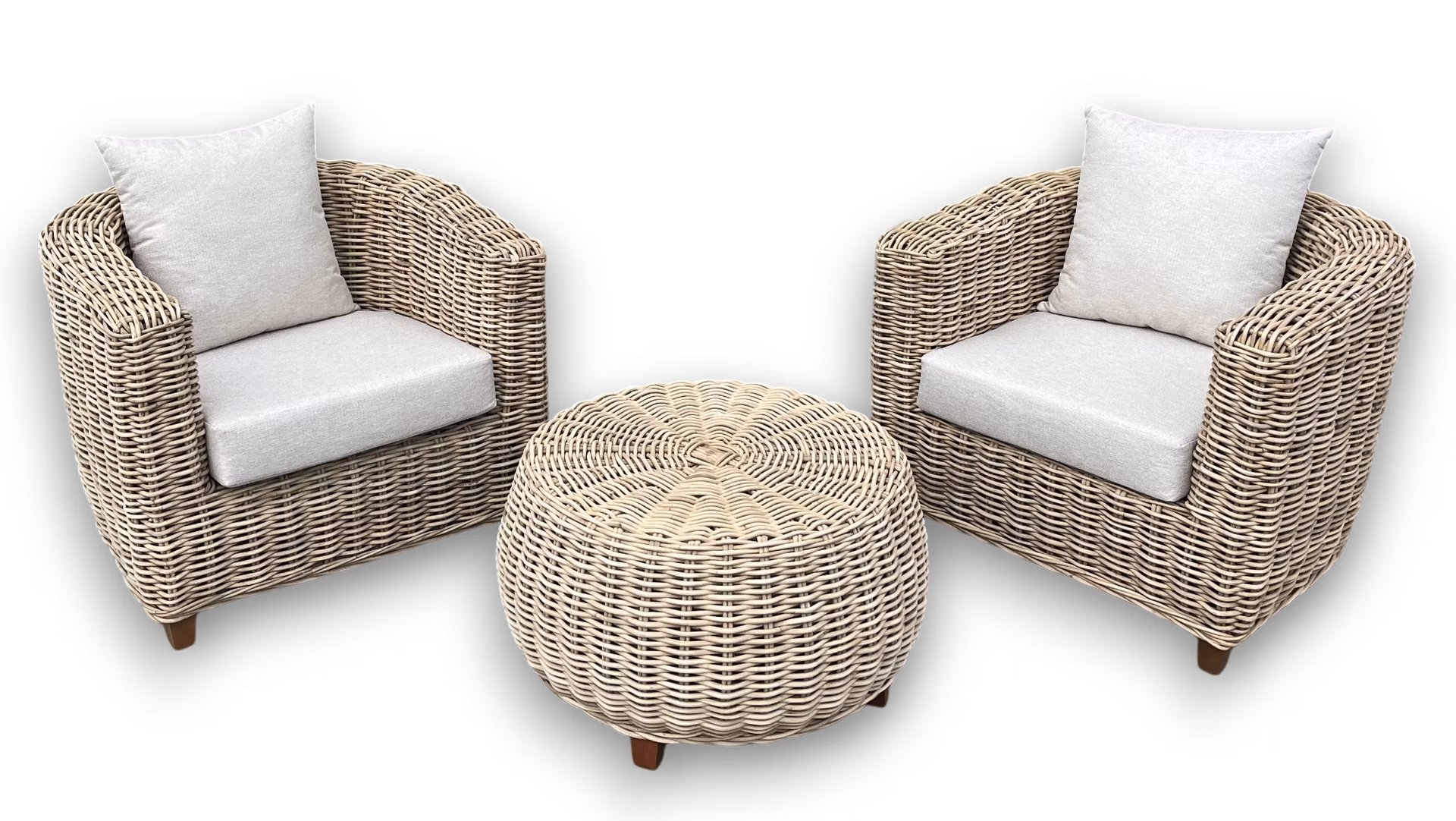 Nábytek z přírodního ratanu