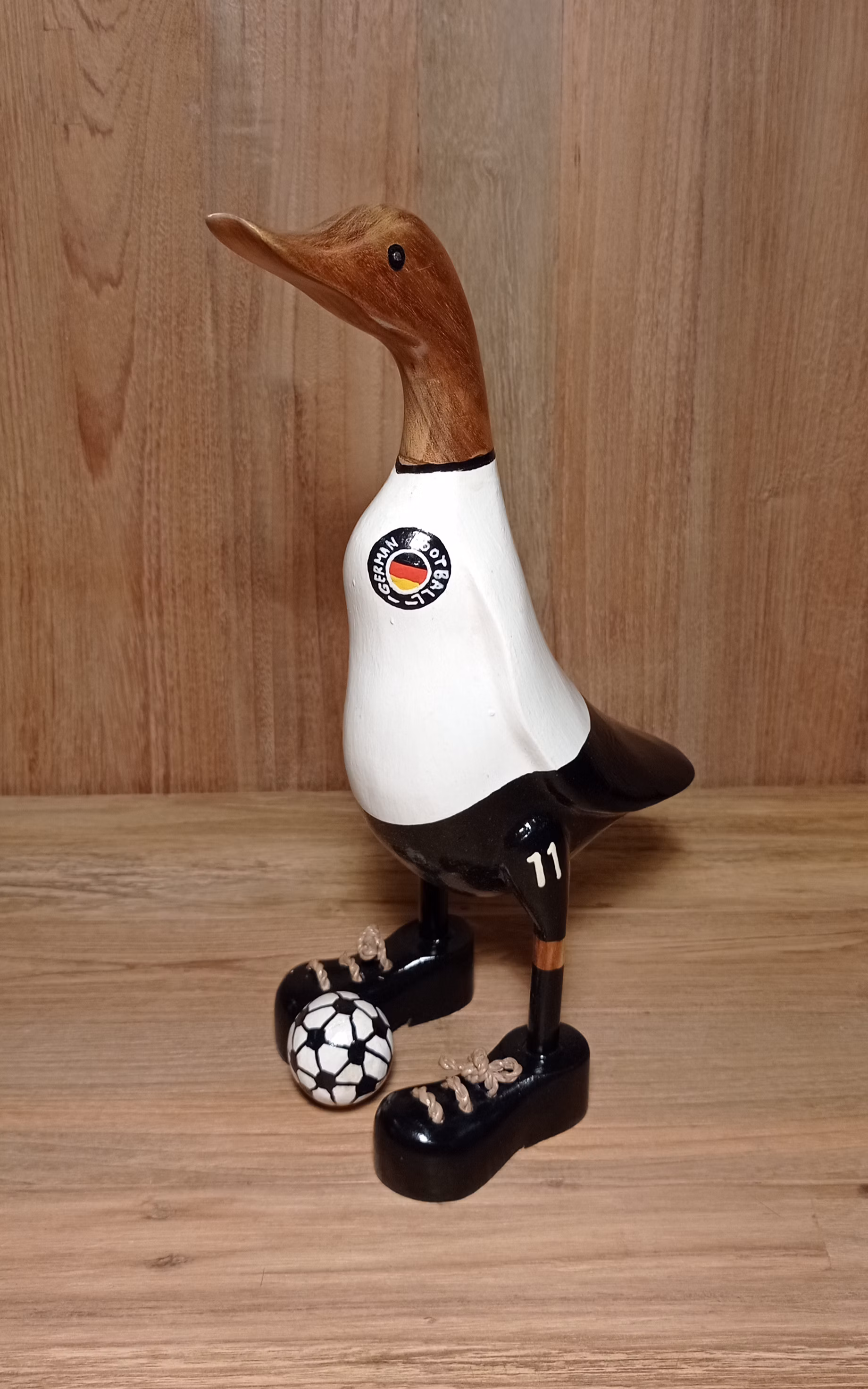Kačica futbalista DE - drevená kačica