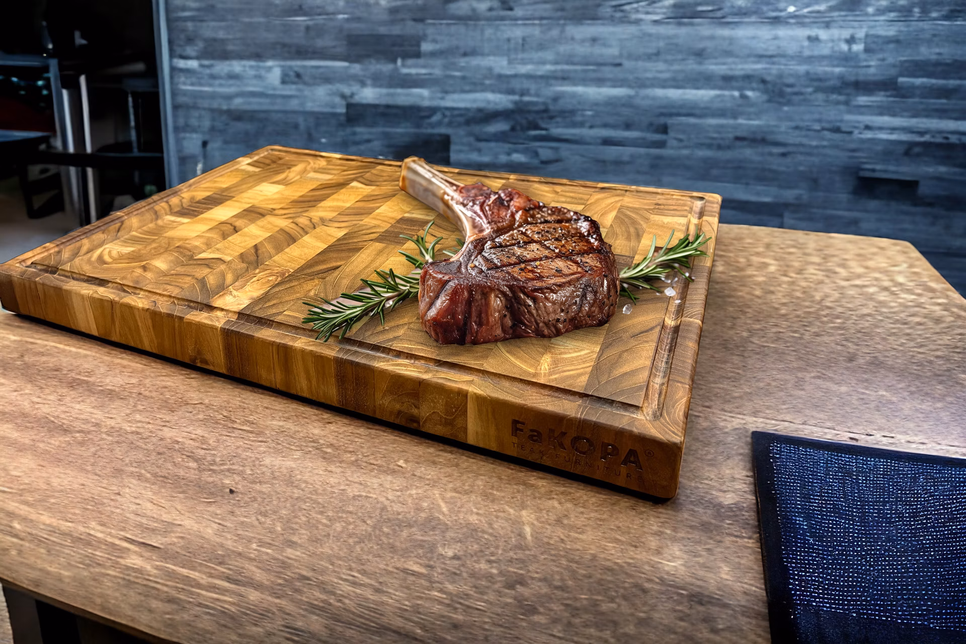 Moderná doska BUTCHER - doska z teaku