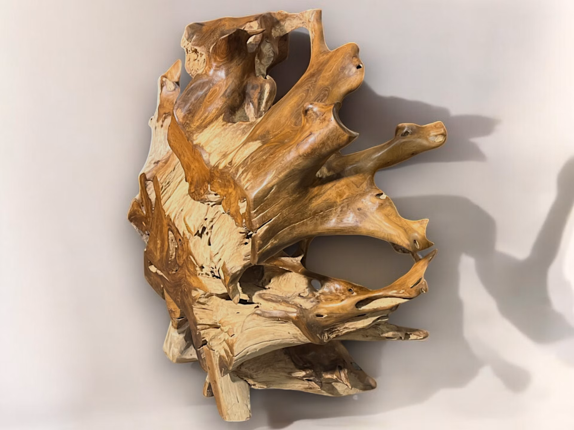 SLNKO - plastika z koreňa teaku 125x115cm