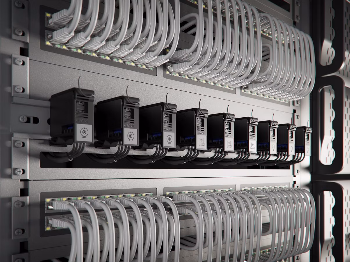 DIN Holder — serverový rack