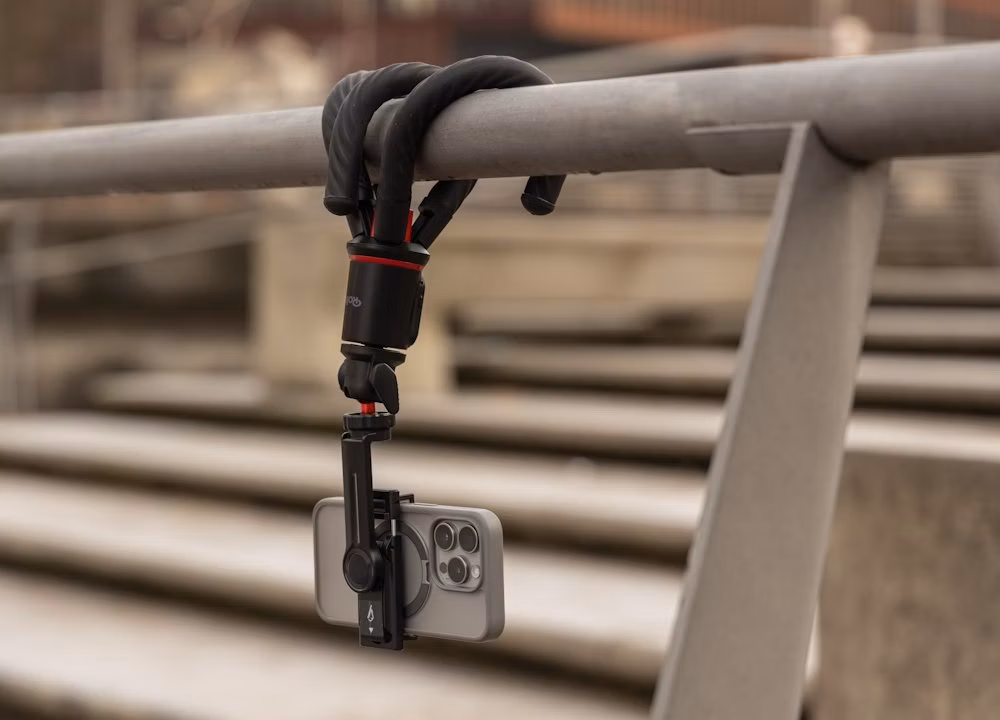 obrázek stativ Rollei Easy Creator MonkeyPod přichycen na zábradlí