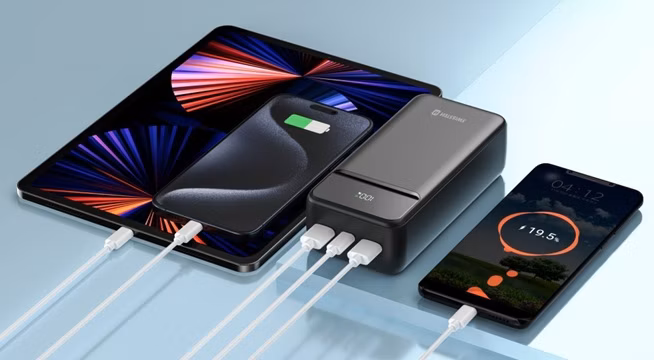 obrázek powerbanka SWISSTEN POWER LINE II 30000mAh nabíjí další zařízení