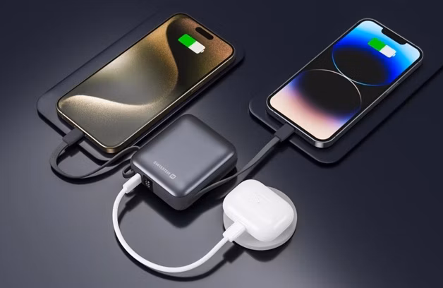 obrázek SWISSTEN powerbanka 10000mAh napájí další zařízení