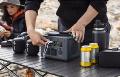 obrázek APC OffGrid Portable Power Station 330 venku