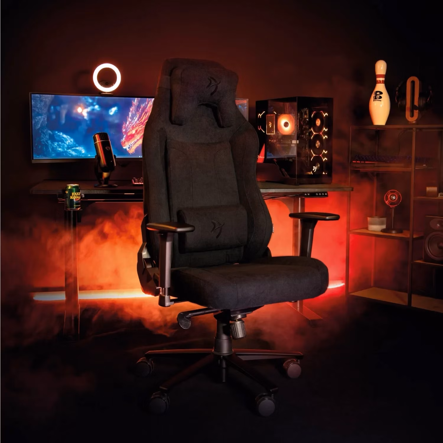 Herní židle Arozzi Vernazza Soft Fabric v herním setu s monitorem a PC